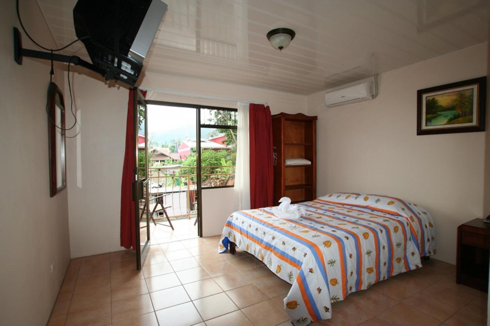 Hotel La Choza Inn La Fortuna Bagian luar foto