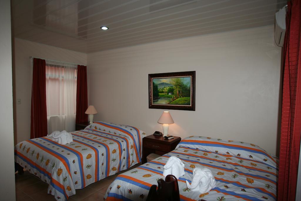 Hotel La Choza Inn La Fortuna Ruang foto