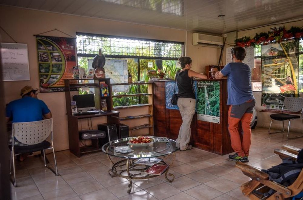 Hotel La Choza Inn La Fortuna Bagian luar foto